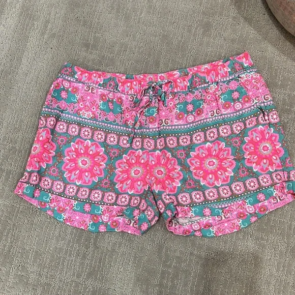 Authentic Vineyard vines women’s shorts - Picture 2 of 8